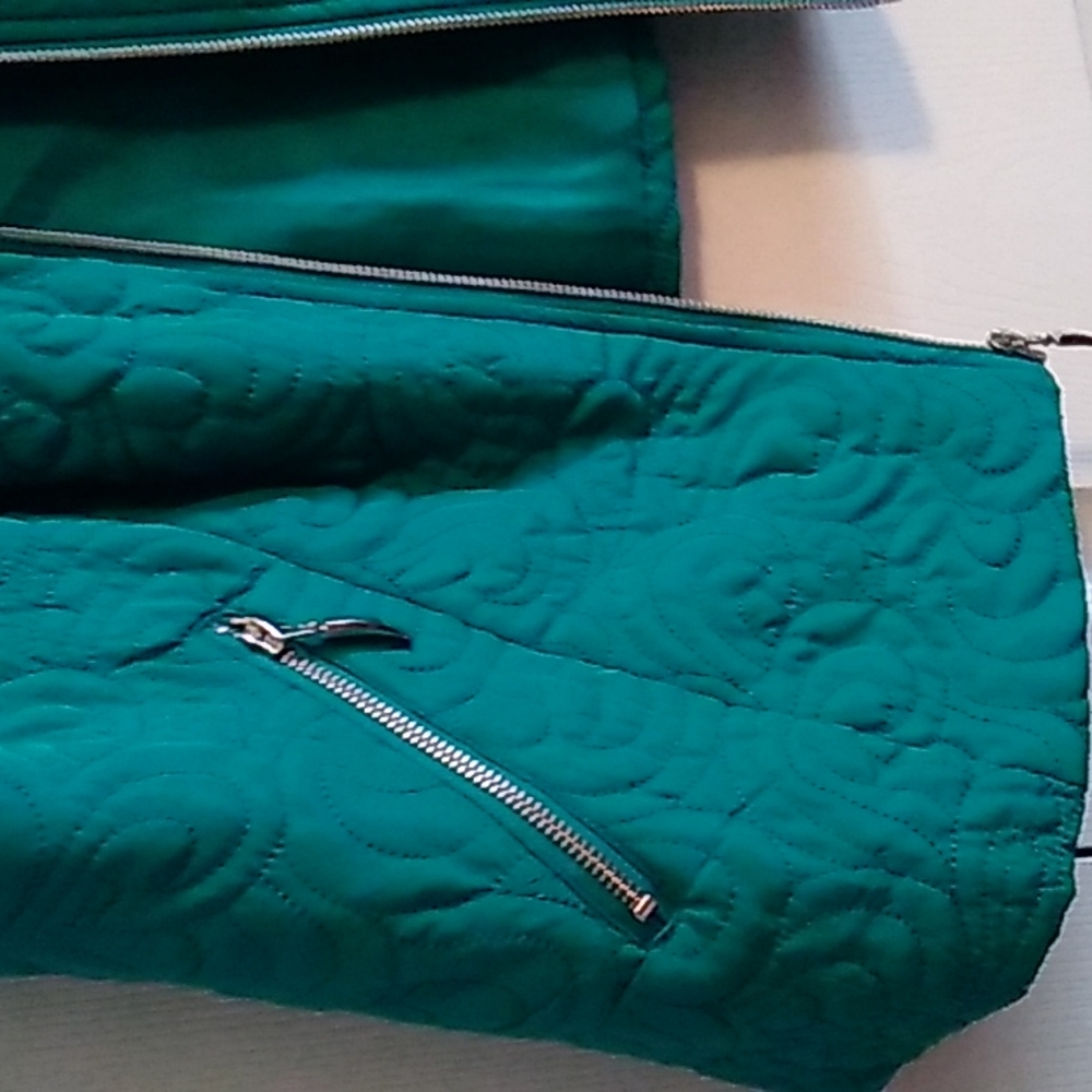Vest - Picture 2 of 3
